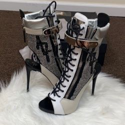 Giuseppe Zanotti Rhinestone Zip
Lace-Up Booties