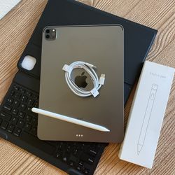 iPad Pro 11” (Face ID / 2020 model) 2nd Generation 128GB with keyboard case,  pen & Accessories