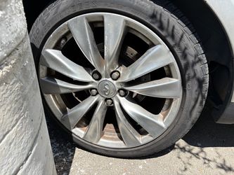 18 in Infiniti wheels with tires and tpms sensor