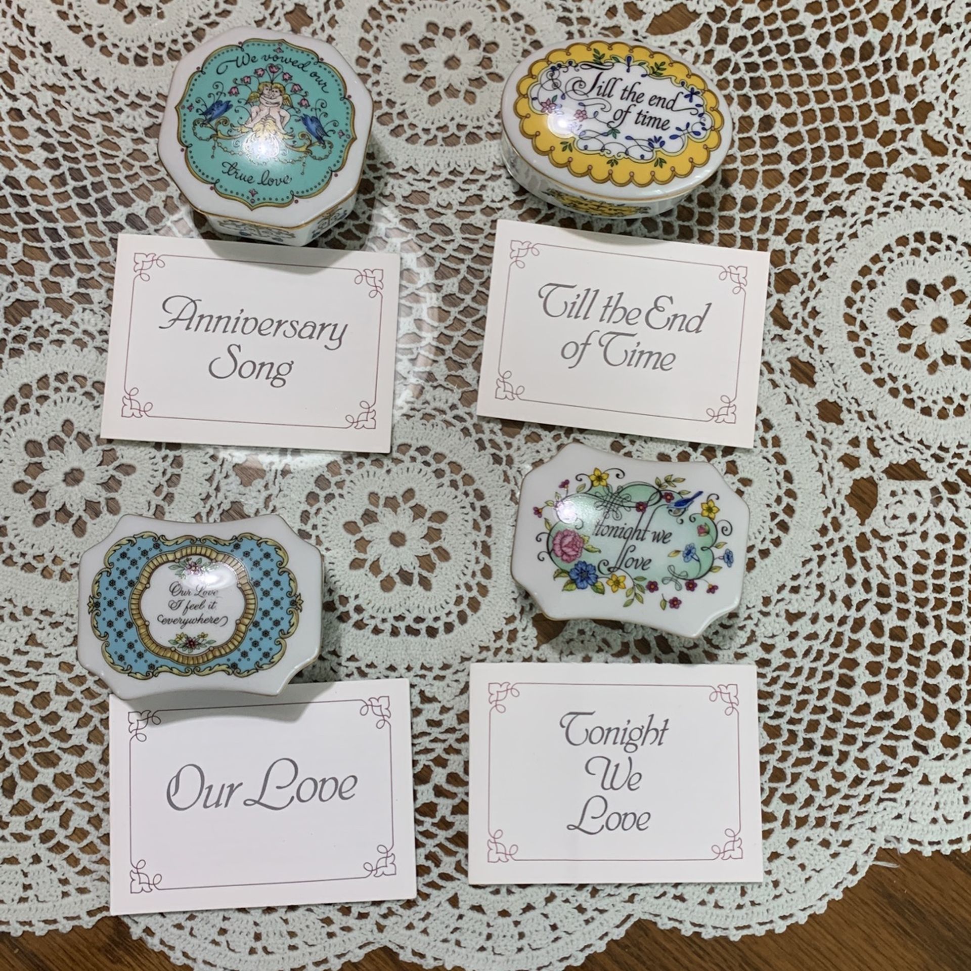 Vintage Franklin mint miniature music boxes