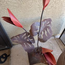 Metal Yard Flower / Plant