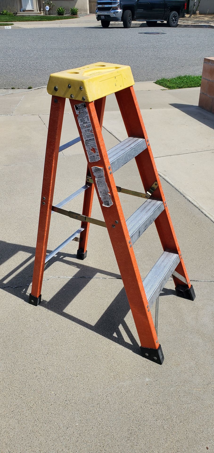 Sunset Ladder F1A04 Fiberglass Type 1A Step Ladder 4 ft Orange