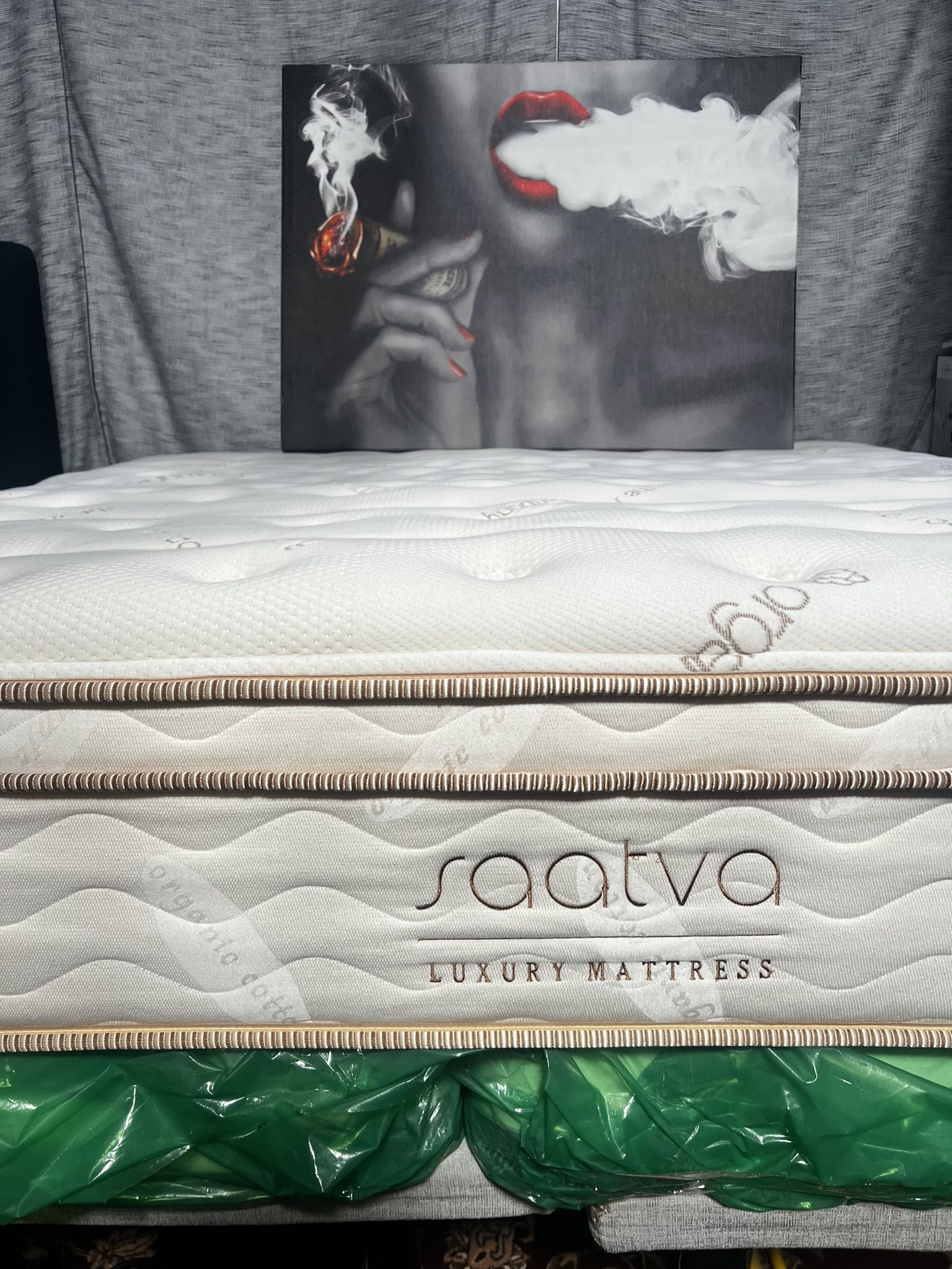 Lovely KING 🔥MATTRESS 🔥AND BOX 🔥SPRING