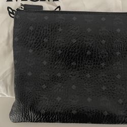 Pouch 