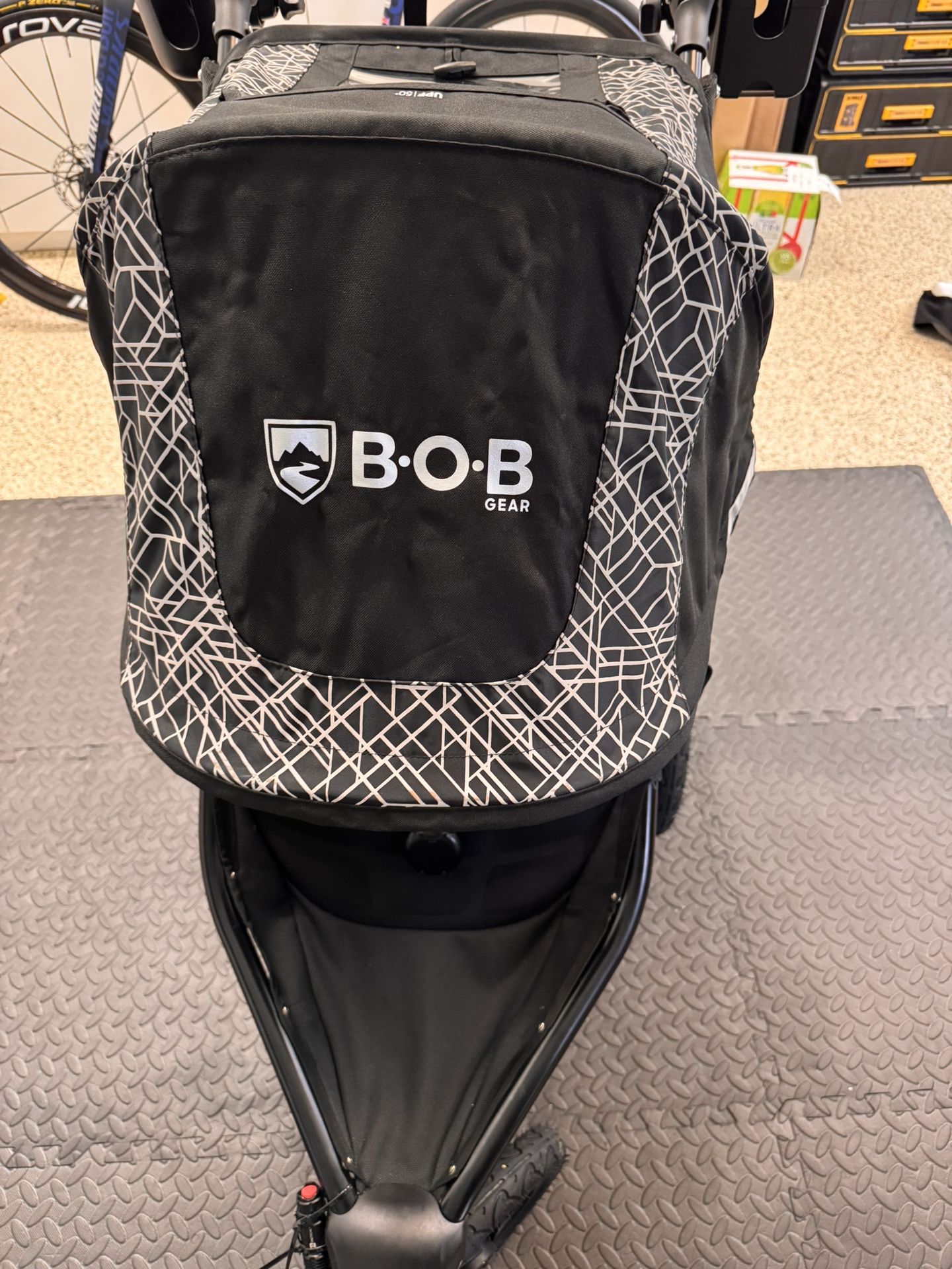 Bob Revolution Flex jogging stroller
