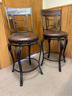 2 BARSTOOLS