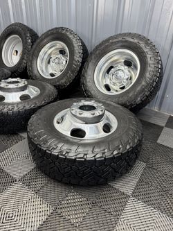 Ford F350 Wheels & Tires