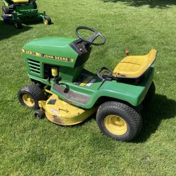 John Deere STX38 Lawn Tractor