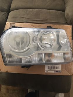 Chrysler 300 Head lights
