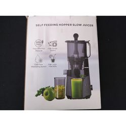 Self feeding hopper slow juicer