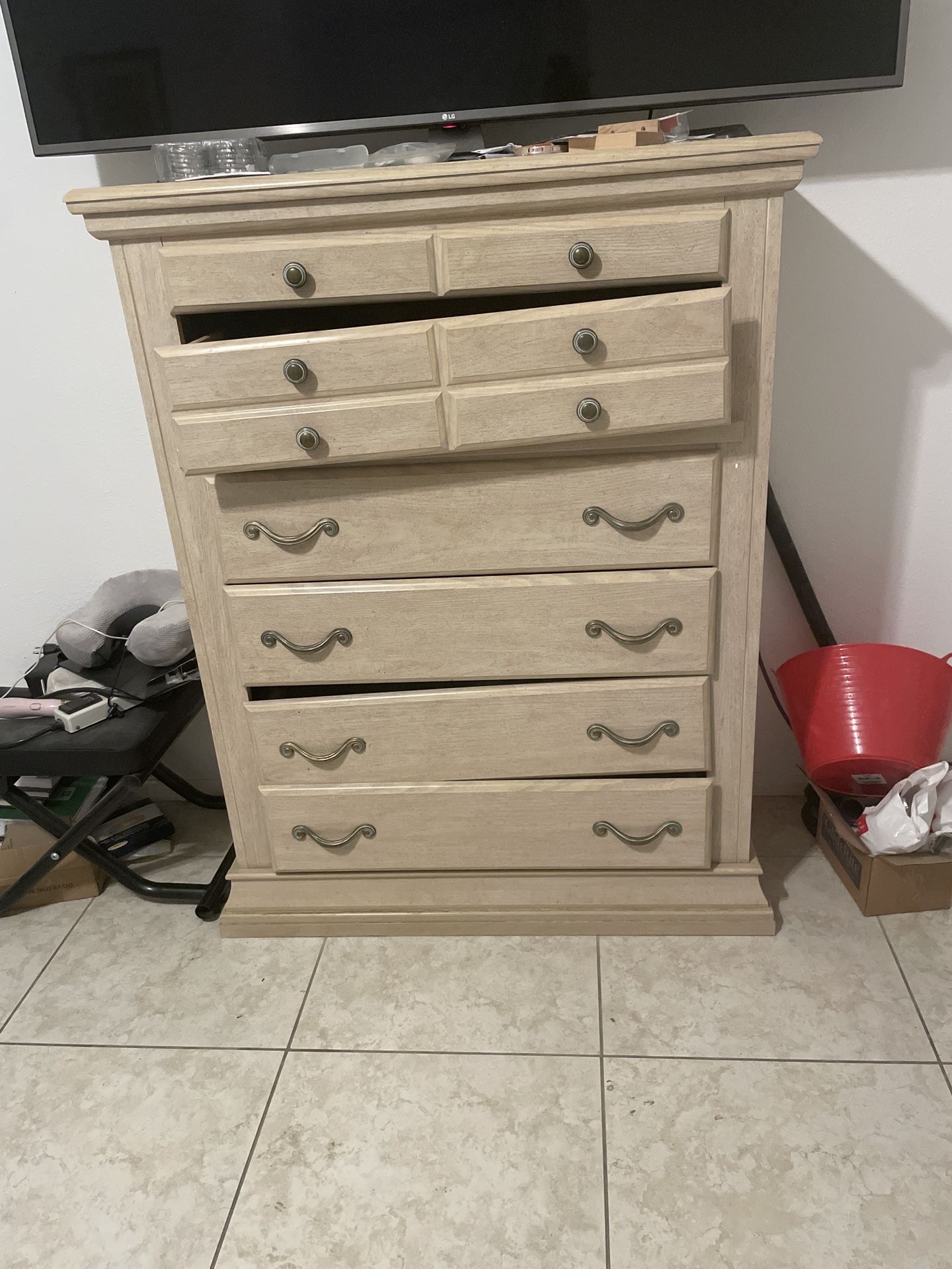 5-Piece Solid Wood Bedroom Set – Dresser w/ Mirror, Chest, 2 Nightstands & Headboard