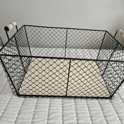 Canasta  De  Madera  Y  Metal 