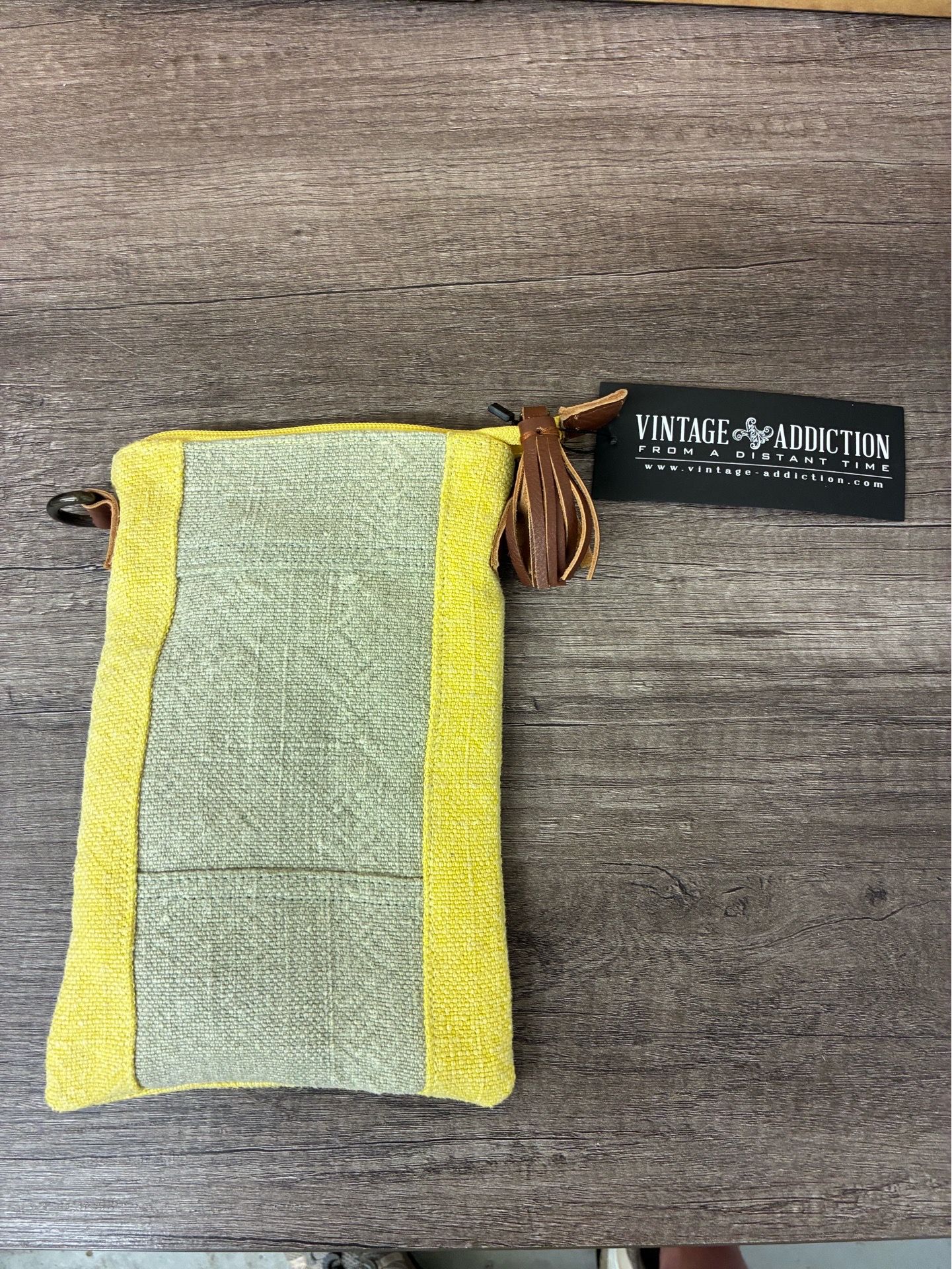 Woman’s Vintage Addiction Cross Body