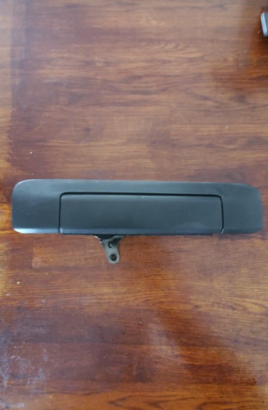 Toyota Tacoma( 2008 ) Tail Door Lock