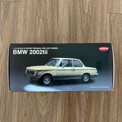 KYOSHO BMW 2002 tii 1/18 Diecast Car Beige New