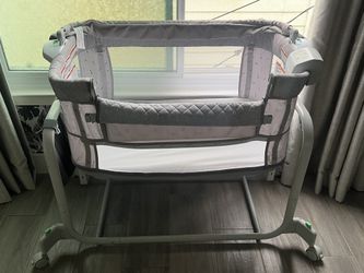 Bedside Bassinet – Clean & Great Condition
