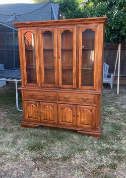 VINTAGE HUTCH CABINET 🔴🔴🔴