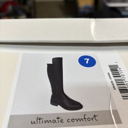 NEW IN BOX KNEE HIGH BLACK BOOTS