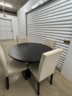 Dinner set modern bl ack and round and 4 chairs