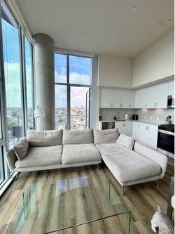 Beautiful Modern Comfy Sectional Sofa