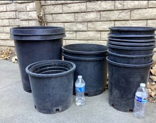 Black Plastic Indoor/Outdoor Planter