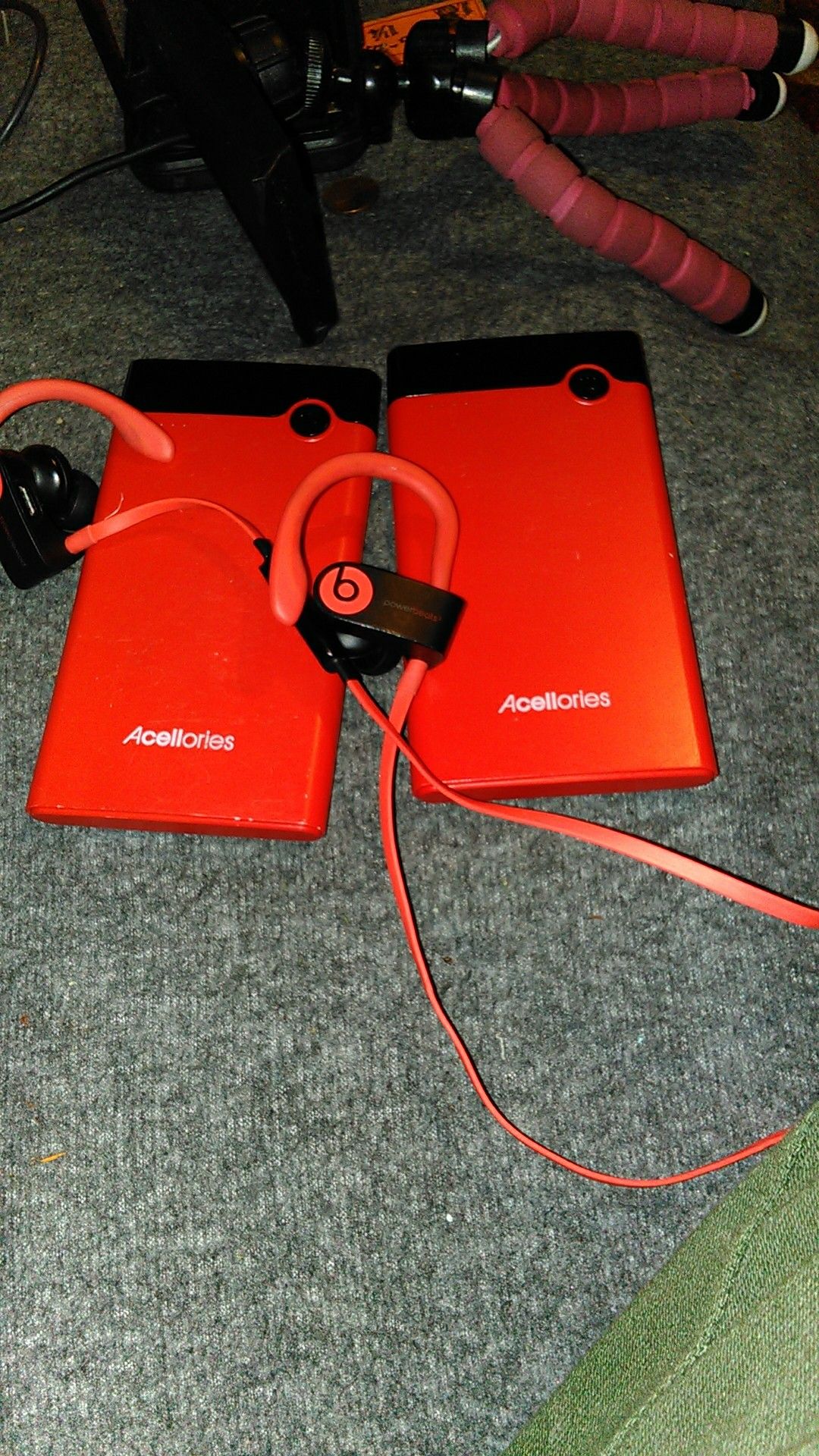 Beats earsbuds &2portables chargers