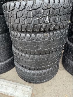 Vendo 37/12.50/R17 las 4 llantas instacion y balance gratis por $230