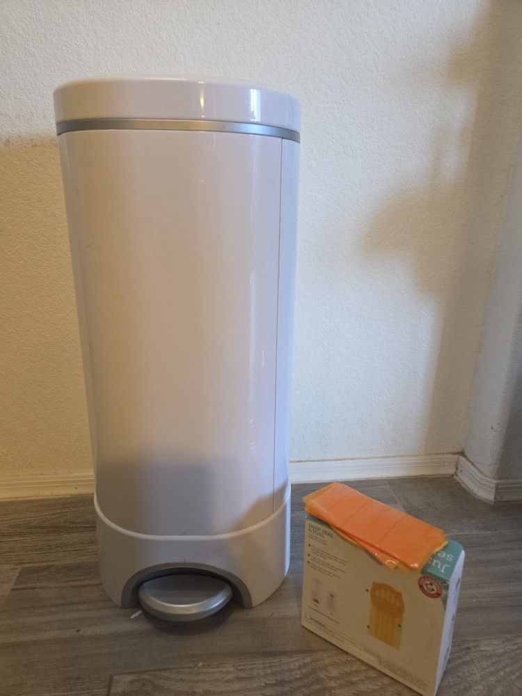 Munchkin Diaper Genie
