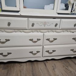 Dresser With Mirror 