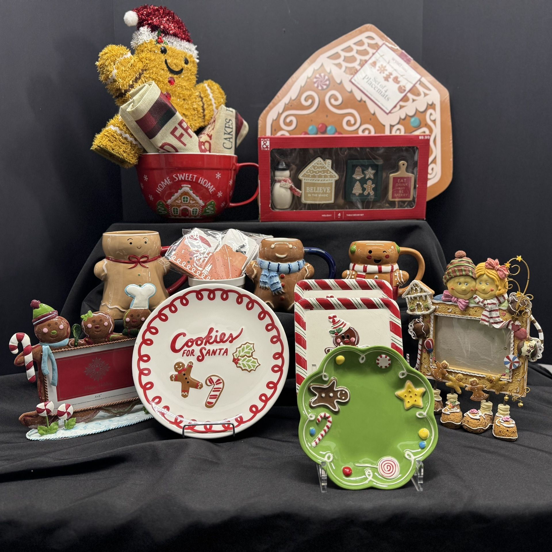 Gingerbread Themed Christmas decorations & tableware 25 pieces