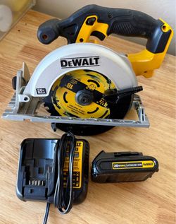 DeWalt 20V MAX DCS391 Cordless Circular Saw Kit