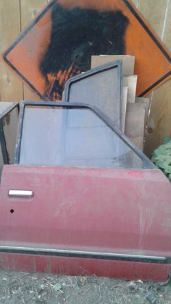 74 Nissan truck parts right door ,transfer case, transmission standard