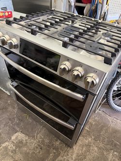 GE slide in gas range stainless steel double oven  like new condition