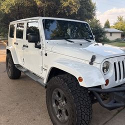 2013 White Jeep Wrangler Unlimited Sahara 