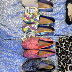 TOMS Shoes Women’s 7 4 Pairs For $40
