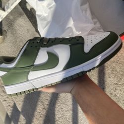 BRAND  NEW NIKE DUNK OLIVE GREEN SIZE 13