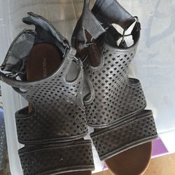 Black Sandals 