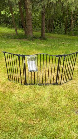 Baby/pets safety gate with door unused