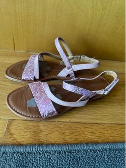 Girls sandals size 4