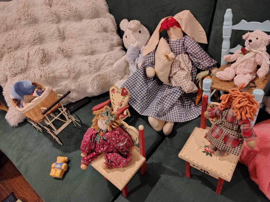 Box Of Collectibles Bears And Bunny With Extra Stuff