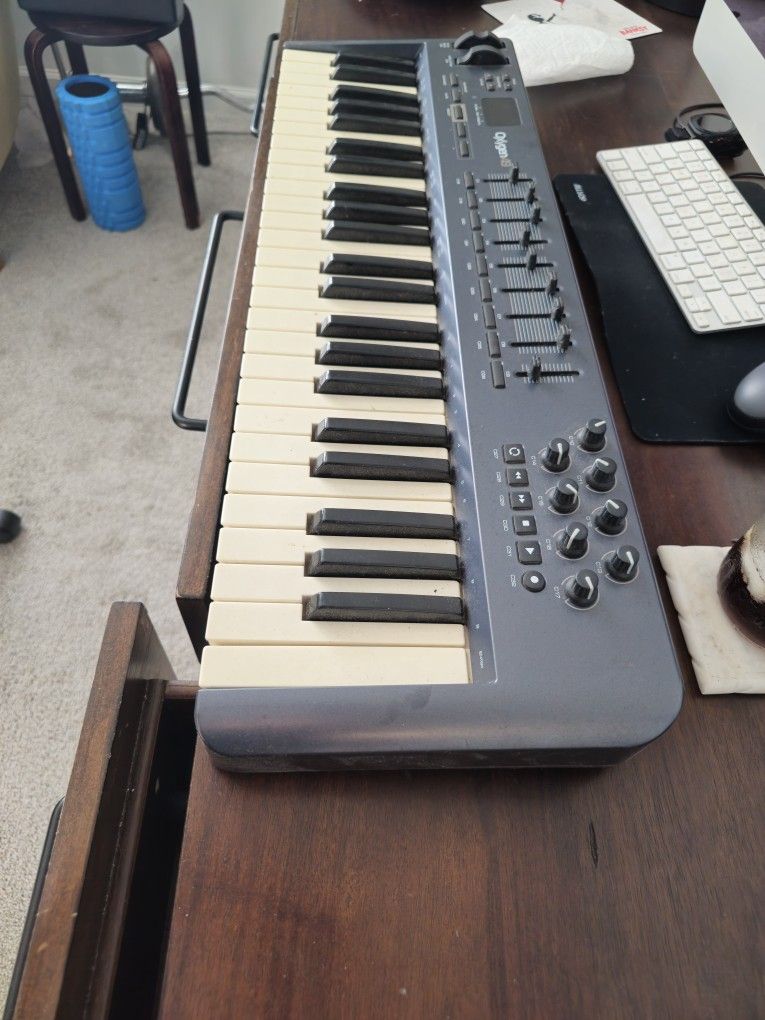M-Audio M-Audio Oxygen 49 (MKV) – 49-Key USB MIDI Keyboard Controller
