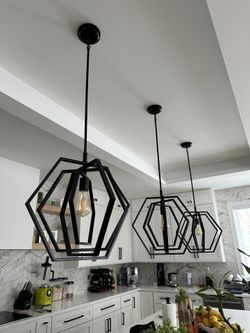 3 Hanging Lights 