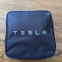 TESLA WALL CHARGER 