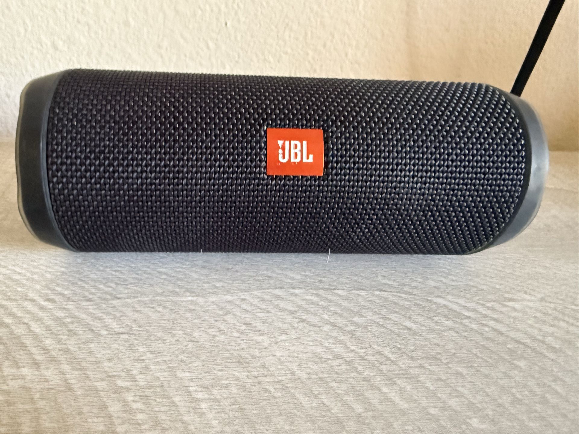 JBL Flip 4 Portable Bluetooth Speaker – Pre-Owned