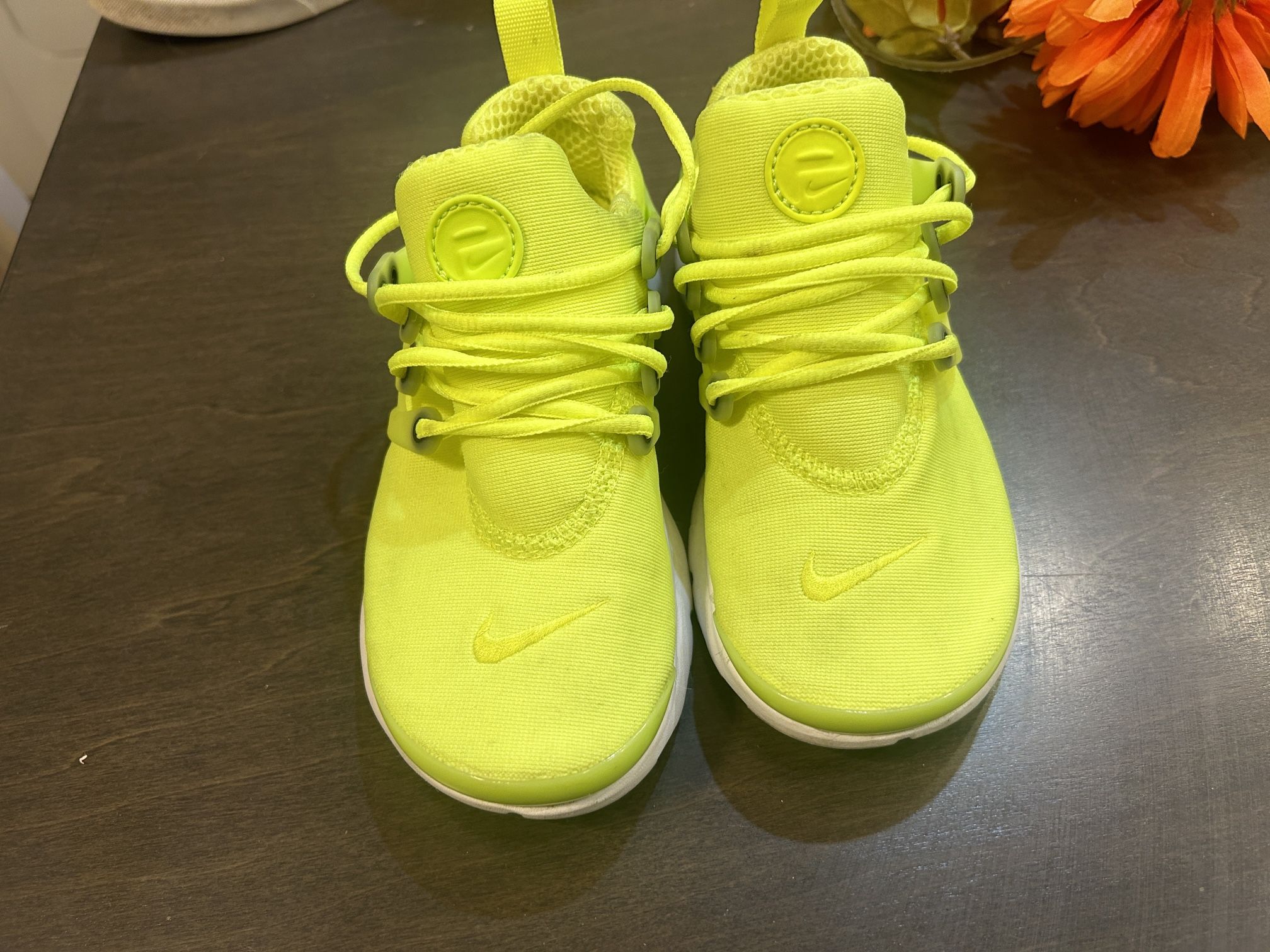 Nike Prestos ( High Lighter Color