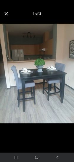 Tall table w 4 chairs