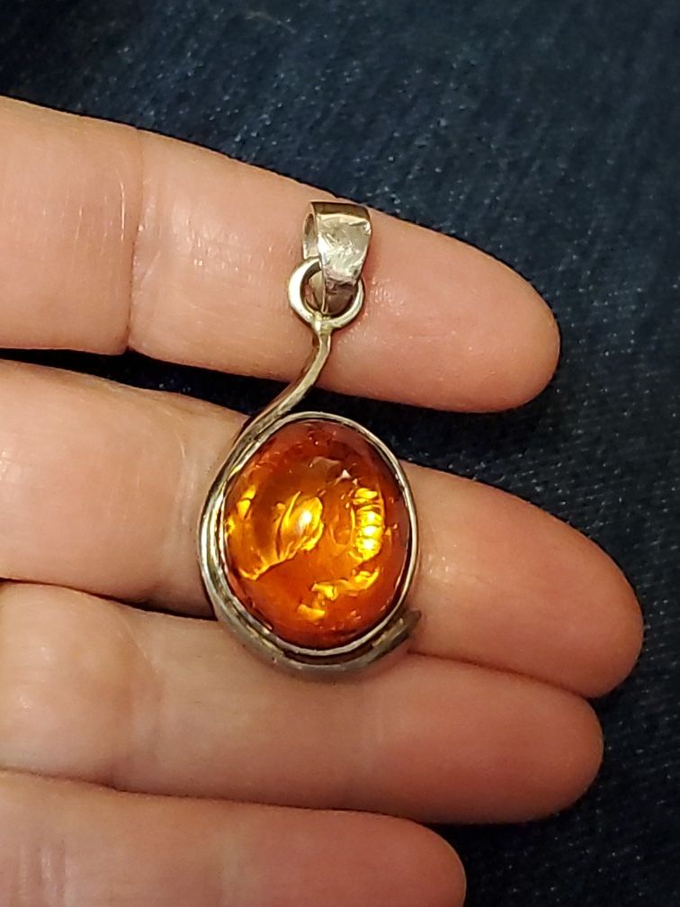 Sterling silver amber pendant
