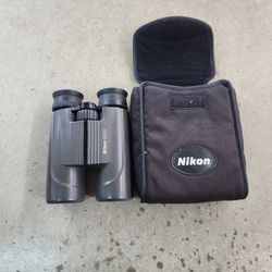 Nikon 10x40 Waterproof Binoculars With Case