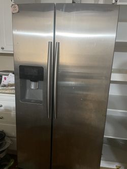 Samsung Side By Side RefrigeratorFreezer