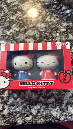 Hello kitty vinyl figure